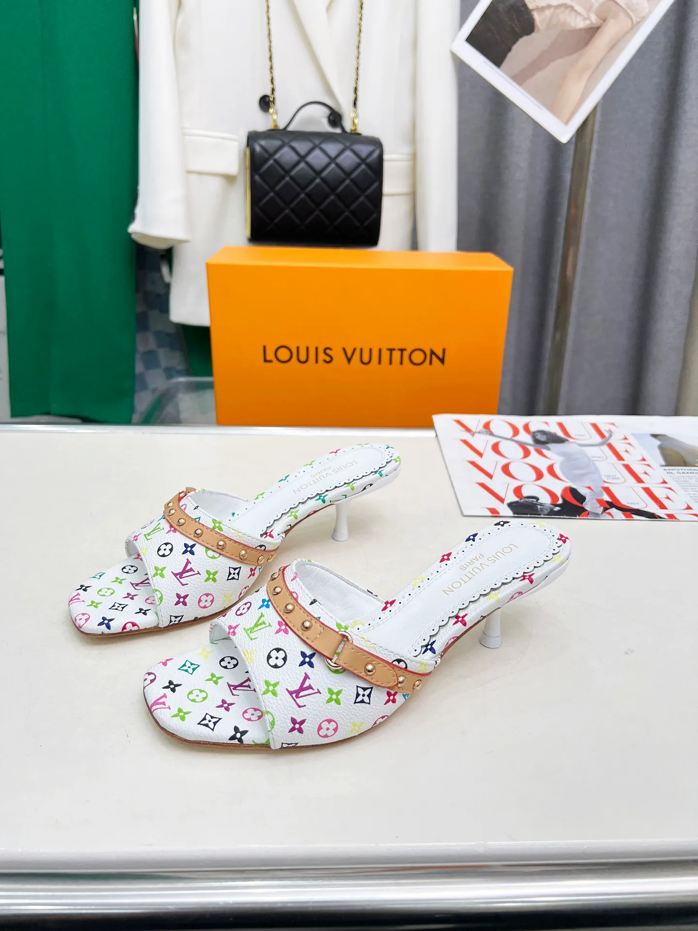 Factory direct sales👟👟Ex-factory price 440👟👟 LV new denim denim kitten heel slippers 2025 summer must-have for goddesses, original replica, super comfortable on the feet. Show off the queen's temperament, the heel height is 5.5CM, which shows your temperament without being tiring. Standard code: 35-42 (41 and 42 codes are customized, non-returnable and non-exchangeable)